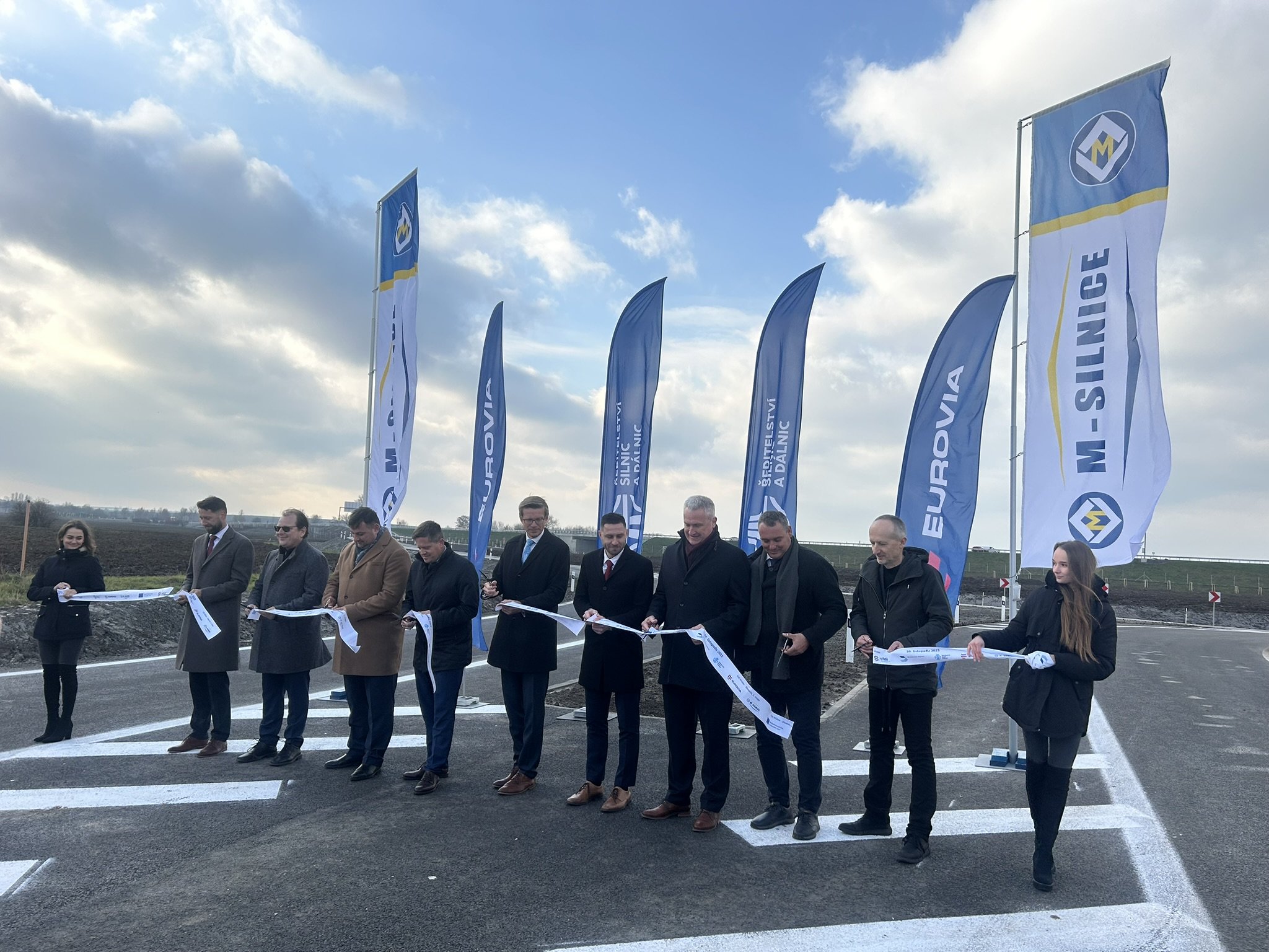       
          Zprovozněný úsek D35 u Olomouce přinese výrazné zlepšení dopravy 
      