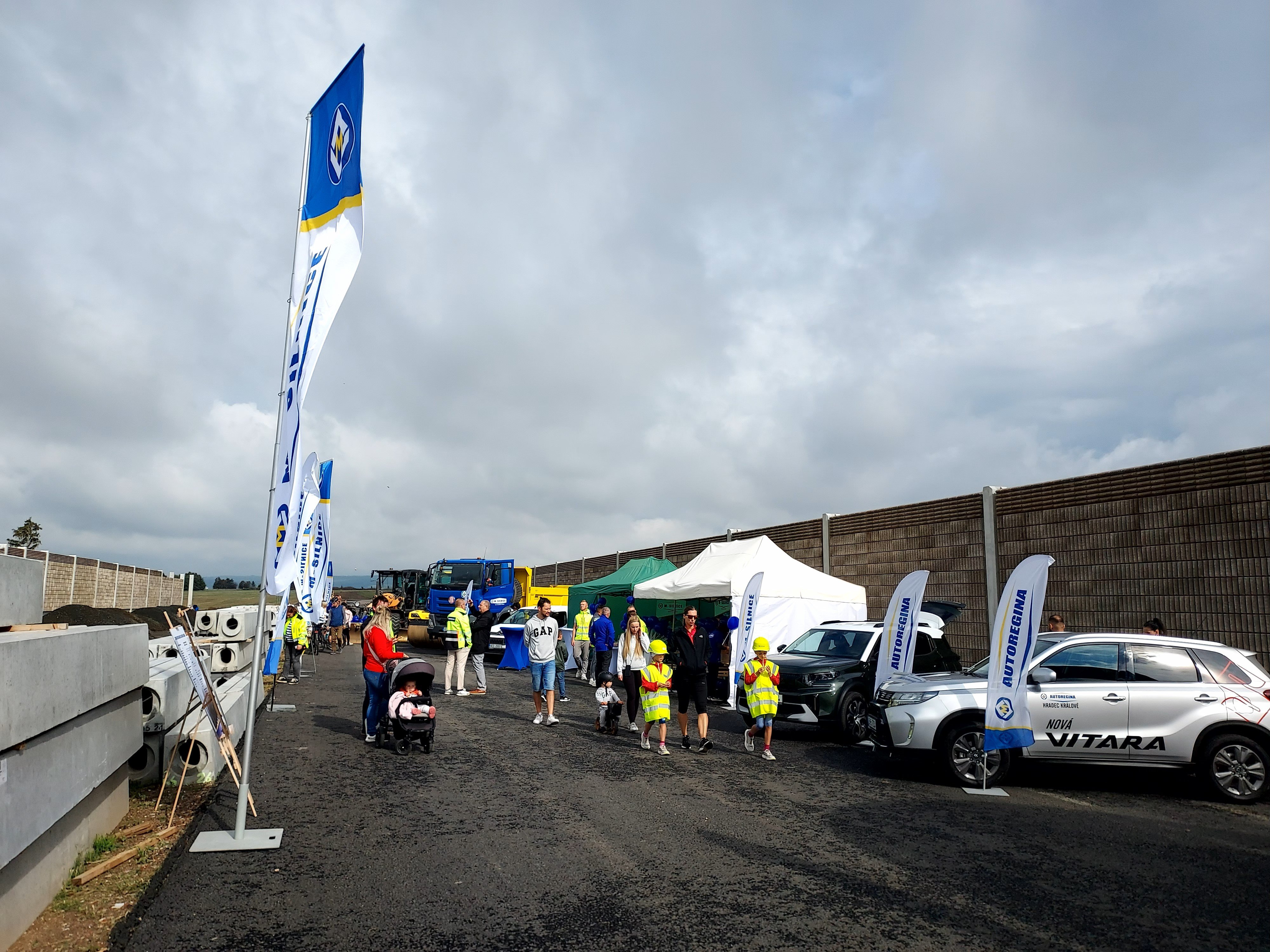 Dny otevřené dálnice D35 Hořice - Sadová zaujaly veřejnost